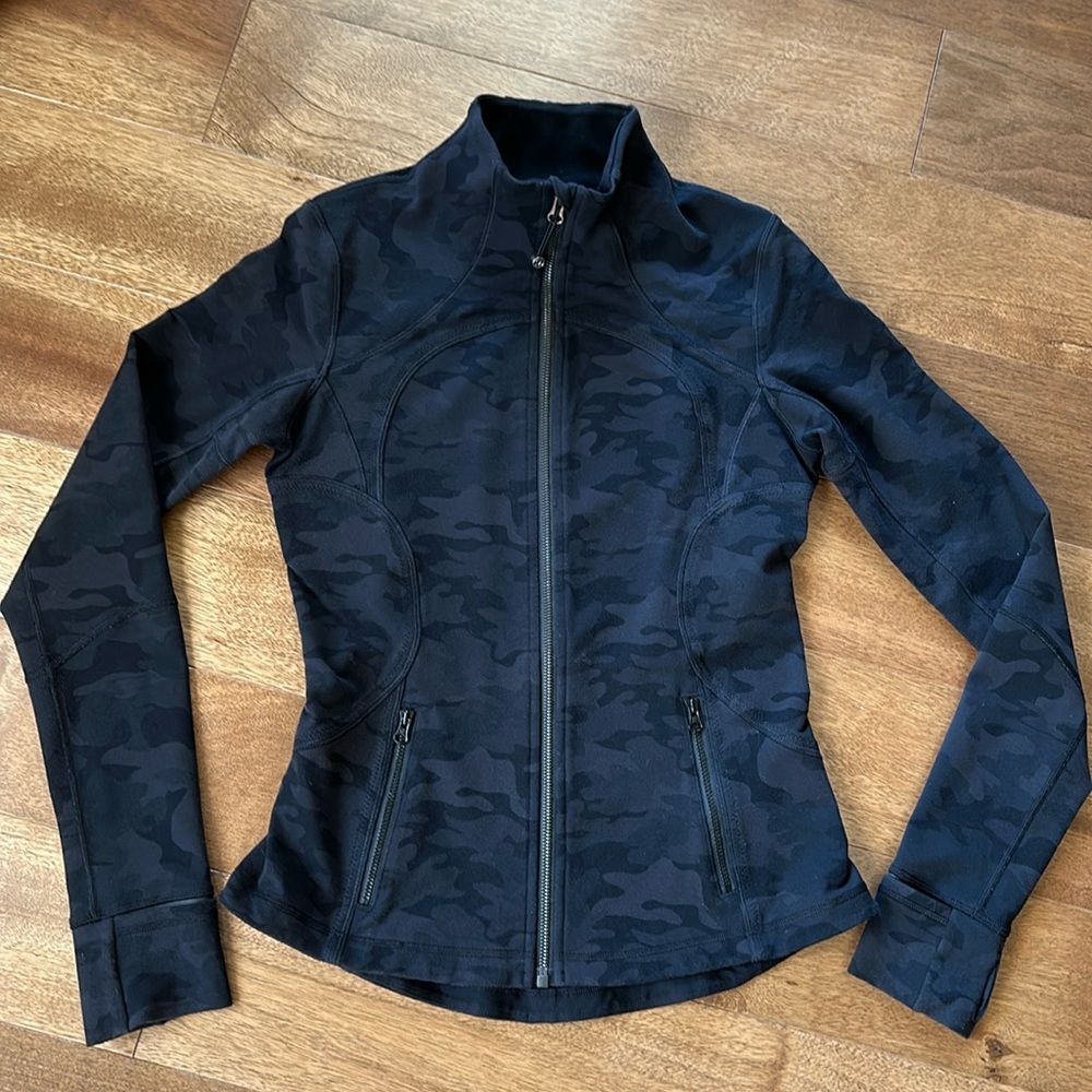 Lululemon Forme jacket Savasana Camo New Black/Soot, size 8